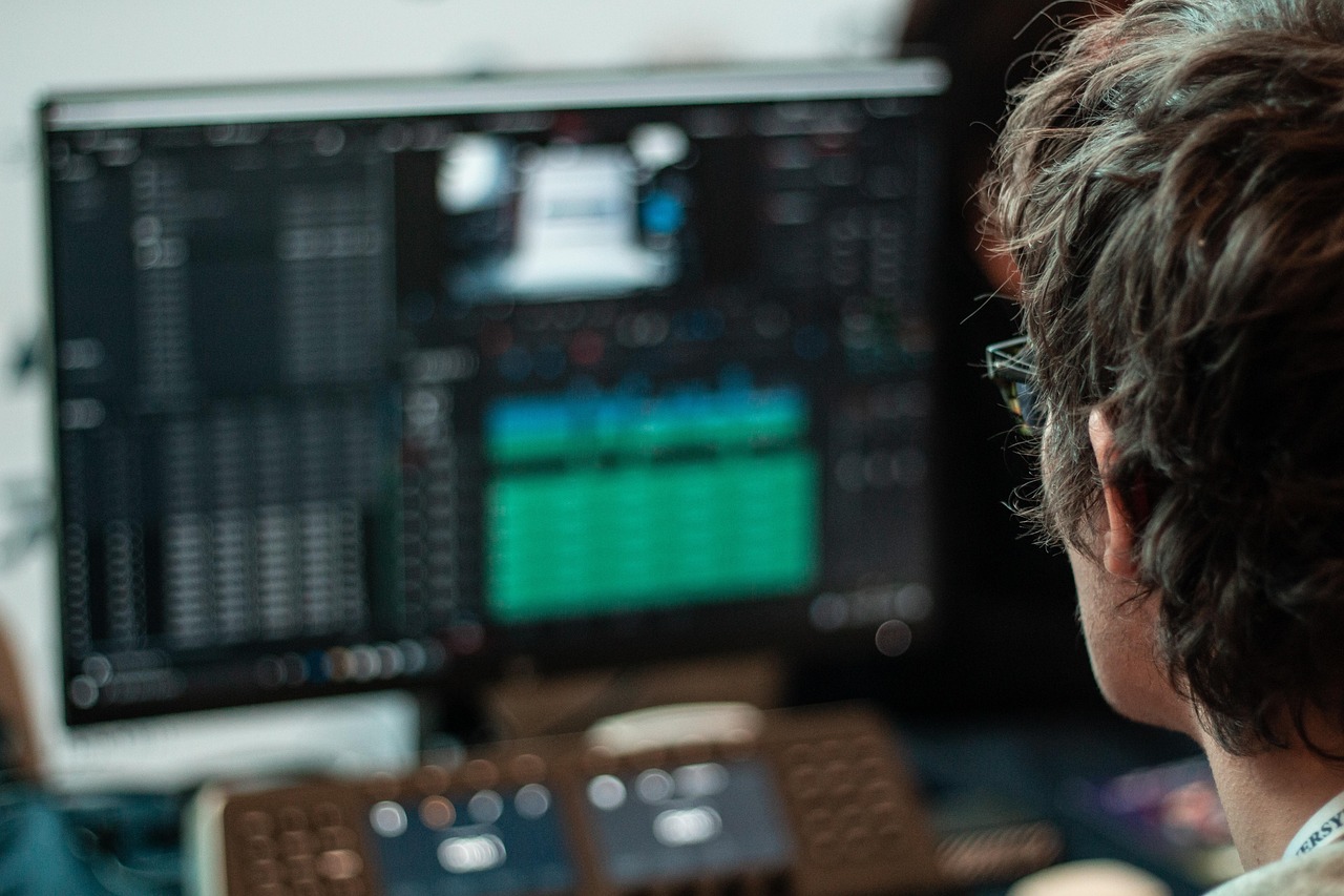 Comment choisir un monteur vidéo à lyon pour sublimer vos projets en 2025 ?