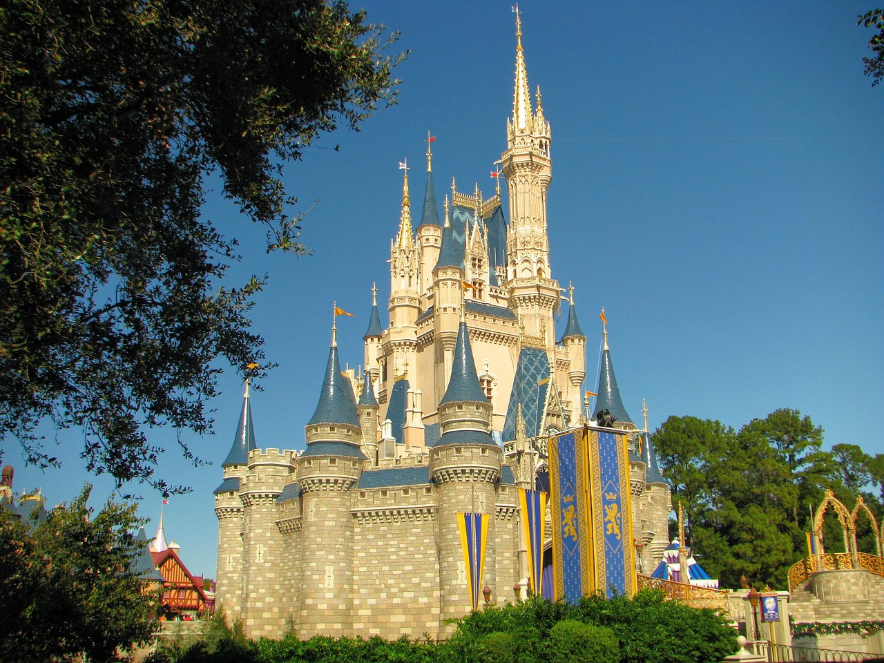 Quels types de billets le comité d’entreprise Disney propose-t-il en 2025 ?